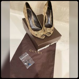 Gucci Beige-Ebony Chocolate Peep Toe, size 40